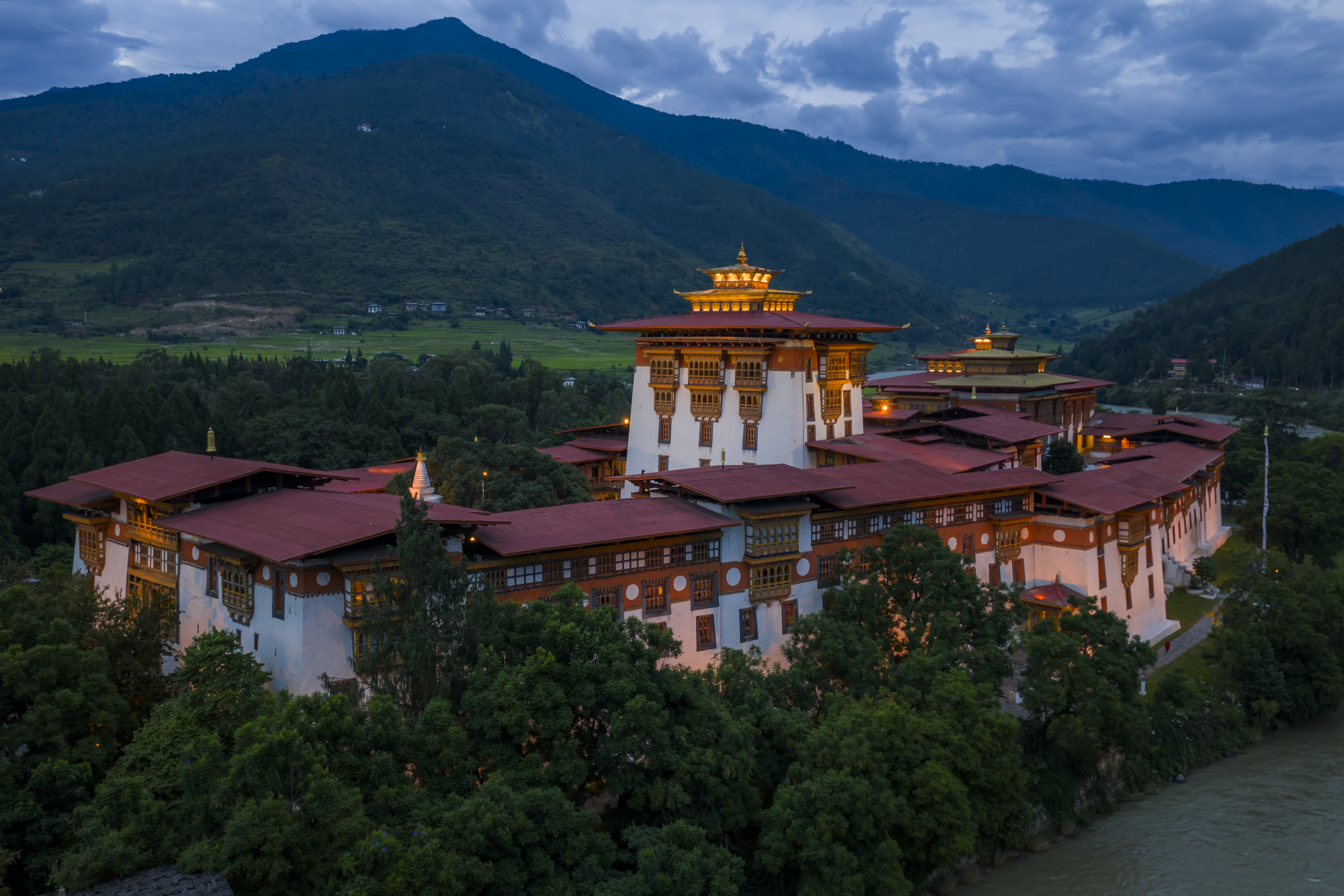 Punakha Dzong at twilight